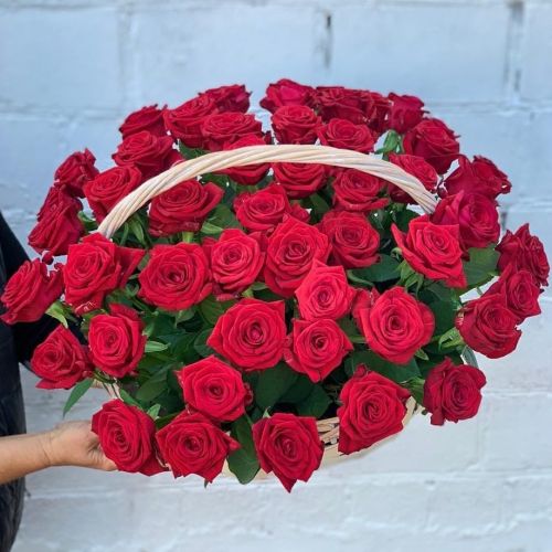 Корзина 51 красная роза - купить с доставкой в интернет-магазине | Флорист Экспресс по Абатскому